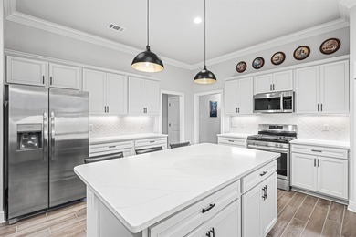 Welcome to 101 Hydrangea Boulevard, a beautifully designed - photo 8