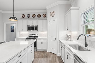 Welcome to 101 Hydrangea Boulevard, a beautifully designed - photo 9