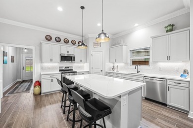Welcome to 101 Hydrangea Boulevard, a beautifully designed - photo 10