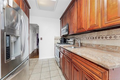 Charming Throggs Neck Multi-Generational Home - Endless - photo 16