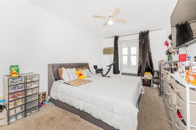 Charming Throggs Neck Multi-Generational Home - Endless - photo 20