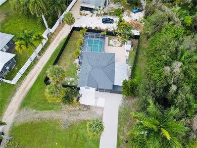 This beautiful home features 2 bedrooms and 1.5 bathrooms. It - photo 4