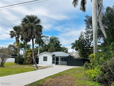 This beautiful home features 2 bedrooms and 1.5 bathrooms. It - photo 7