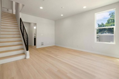 Beautifully renovated and move-in ready! This spacious 3-bedroom - photo 9