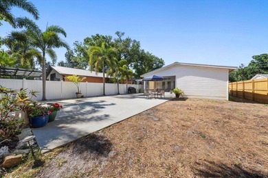 Under contract-accepting backup offers. High & Dry, no flood - photo 25