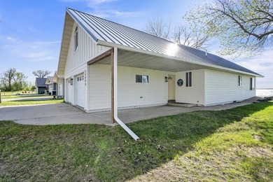 Come check out your sweet Big Spirit Lake getaway! This home is - photo 29