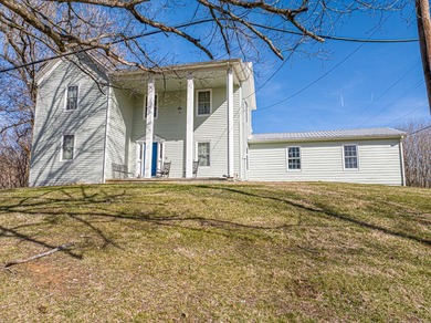 CLASSIC FARMHOUSE MEETS MODERN LIVING in this 3 bedroom 2 bath - photo 4