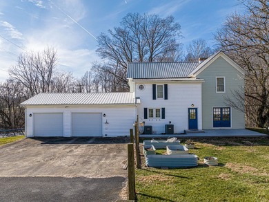 CLASSIC FARMHOUSE MEETS MODERN LIVING in this 3 bedroom 2 bath - photo 6