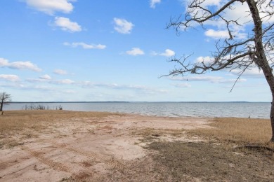 Affordable WATERFRONT!! This CUTE, cozy home sits on 1 acre of - Lake Home For Sale in Broaddus, Texas