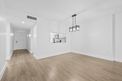 Beautifully remodeled 2/2 condo spanning 1352 sq ft, this unit - photo 16
