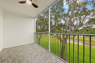 Beautifully remodeled 2/2 condo spanning 1352 sq ft, this unit - photo 17