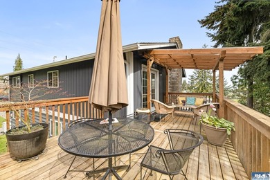 West-side Port Angeles living with just the right mix of comfort - photo 18