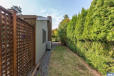 Charming and well-maintained home featuring 2 bedrooms and 2 - photo 29