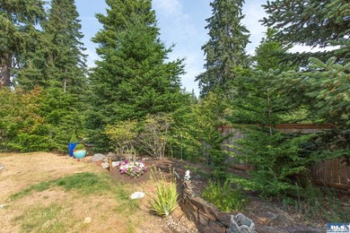 Charming and well-maintained home featuring 2 bedrooms and 2 - photo 34