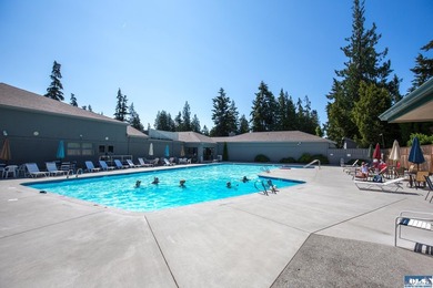 Charming and well-maintained home featuring 2 bedrooms and 2 - photo 42