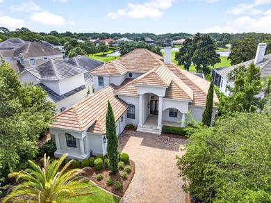 Luxury 4BR/4BA golf course home with lake views in the gated - photo 3