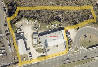 Strategically located in a high-traffic area Multi-tenant - photo 4