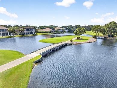 Luxury 4BR/4BA golf course home with lake views in the gated - photo 10