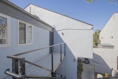 Welcome to this beautiful 2-bedroom, 1-bath condo in the - photo 3