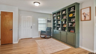 Tucked into one of Mineola's most convenient locations, this - photo 5