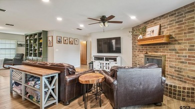 Tucked into one of Mineola's most convenient locations, this - photo 6