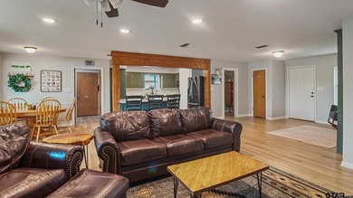 Tucked into one of Mineola's most convenient locations, this - photo 8