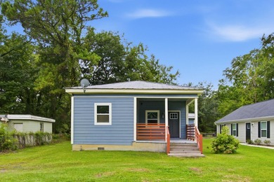 Renovated occupied auction property. This 3b/3ba 1 story home in - photo 1