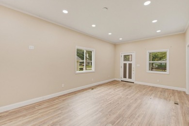 Renovated occupied auction property. This 3b/3ba 1 story home in - photo 8