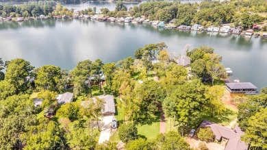 Welcome to 2545 Lakeview Dr. in Jacksonville, where lakefront - Lake Home For Sale in Jacksonville, Texas