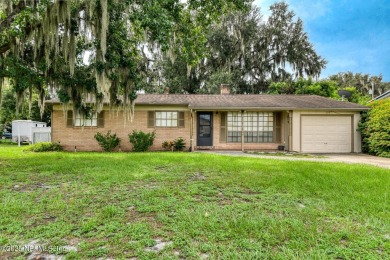 Lake Home For Sale in East Palatka, Florida