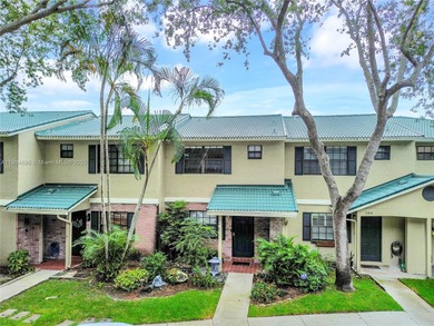 Lake Townhome/Townhouse For Sale in Plantation, Florida