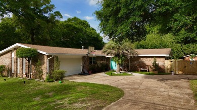 Welcome to resort-style living in one of Fort Walton Beach's - photo 3