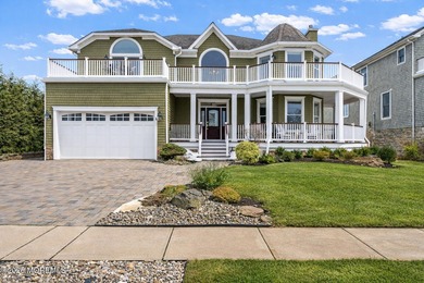 (private lake, pond, coastal) Home For Sale in Sea Bright New Jersey