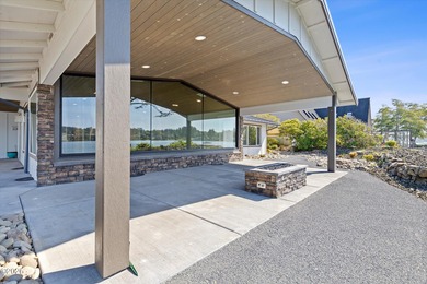 Lakefront home at the Oregon Coast, this single level this home - photo 4