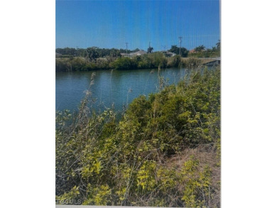 Cape Coral Lakes Area Lot For Sale in Cape Coral Florida