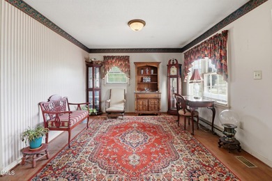 It's all about location, location, location! This charming and - photo 11