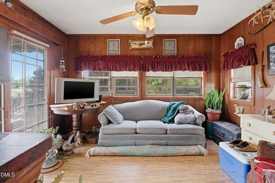 It's all about location, location, location! This charming and - photo 13