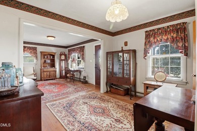 It's all about location, location, location! This charming and - photo 15