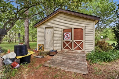 It's all about location, location, location! This charming and - photo 20