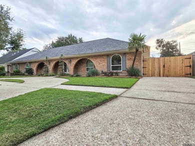 Completely updated on a Double Lot featuring an all new Kitchen - photo 3