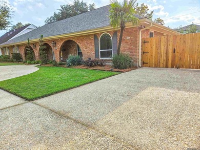 Completely updated on a Double Lot featuring an all new Kitchen - photo 5