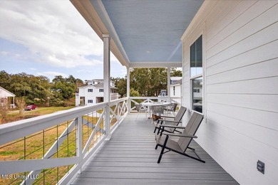 Beautiful custom-built coastal cottage just a short walk to the - photo 28