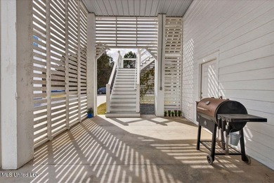 Beautiful custom-built coastal cottage just a short walk to the - photo 31