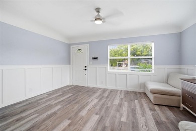 This Central Oak Park SPLIT floor plan property offers a rare - photo 3
