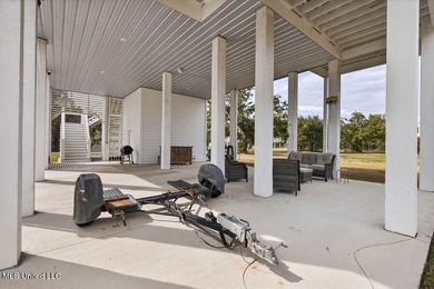 Beautiful custom-built coastal cottage just a short walk to the - photo 37