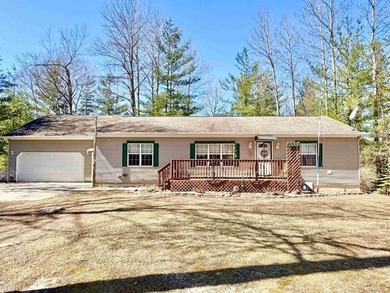 Lakefront beauty! This home has been well maintained and it - photo 3