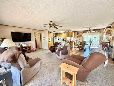 Lakefront beauty! This home has been well maintained and it - photo 10