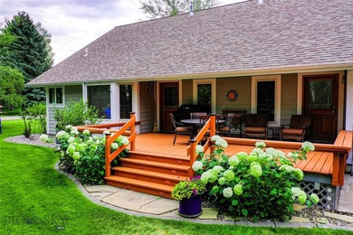 Single-level living at Riverside! Located in the coveted - photo 1