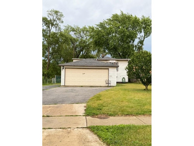 Corner lot opportunity with tons of potential! This 2 bed, 2 - photo 12