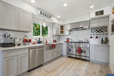 Privacy, views, and interior space come together on this - photo 12